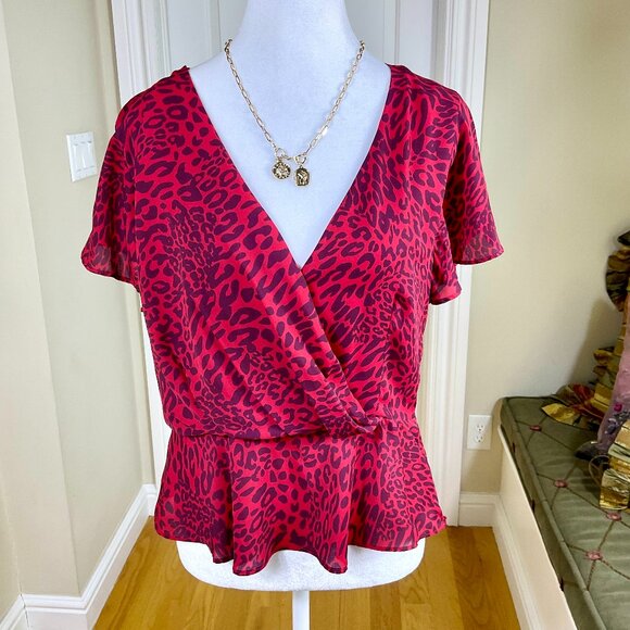 Fame & Partners Top Blouse Red Leopard Short Sleeve V-Neck Wrap Style (10) - Picture 1 of 7